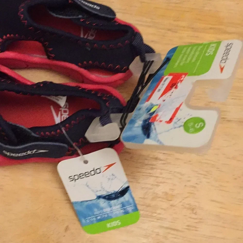 Speedo water shoes kids 5-6‎ new